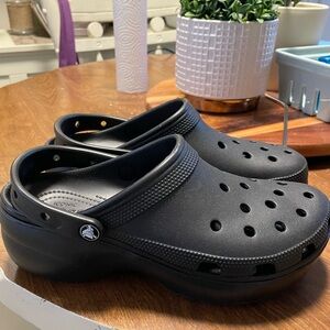 NWOT Women’s Size 10 Platform Crocs